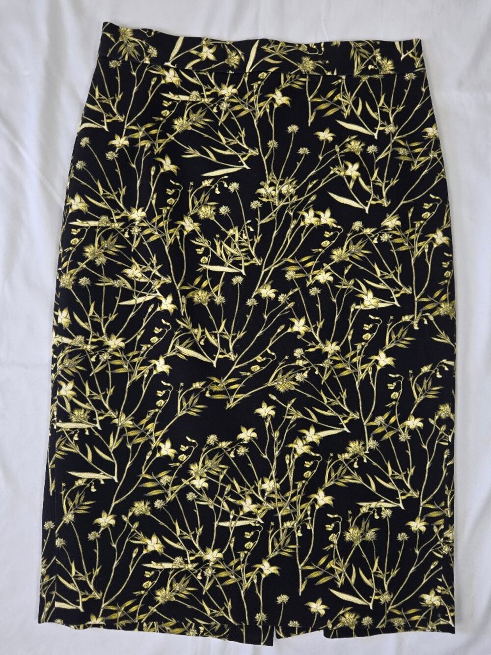 Banana Republic Size 2 Pencil Skirt Black Cream Green Floral Pattern Hidden Zip